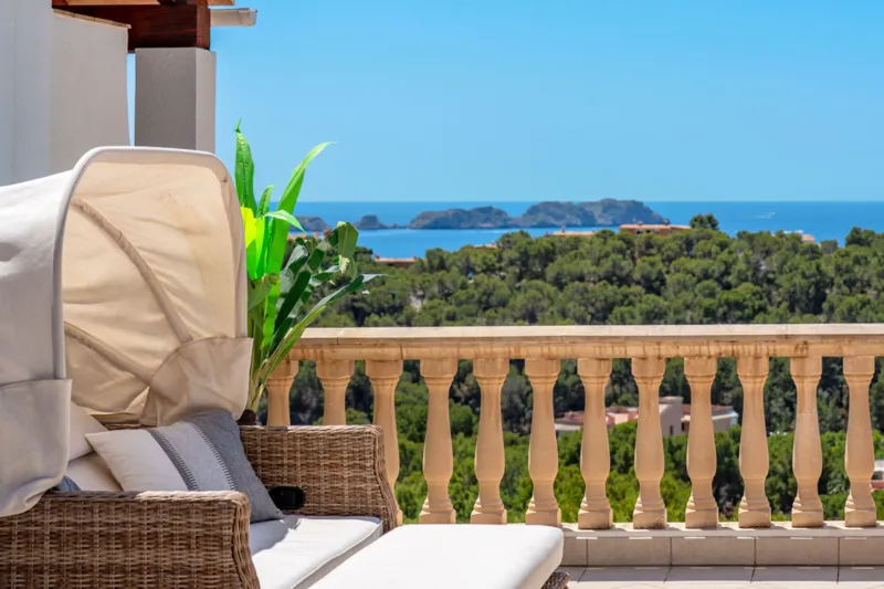 Duplex penthouse in Mediterranean complex with breathtaking sea views - overall view of the property (15638) — photo 6