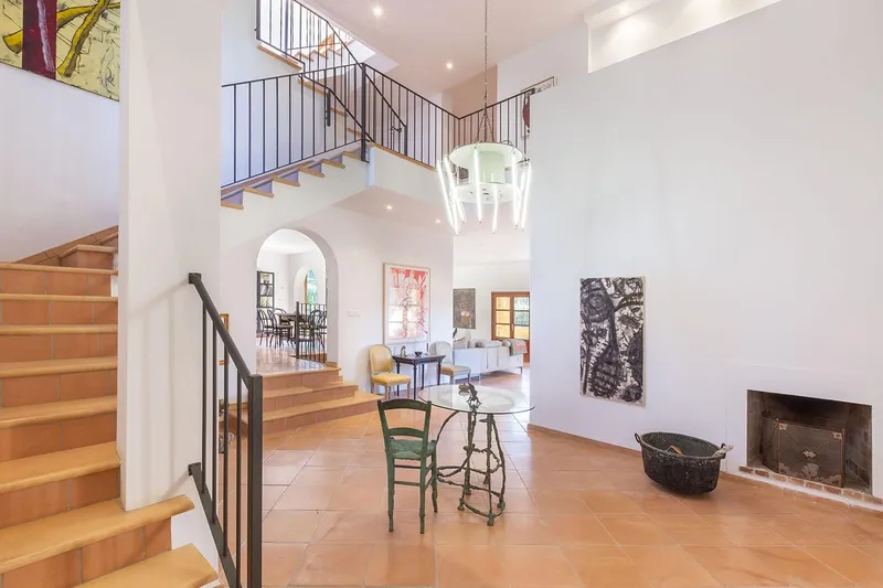 Investment property: Mediterranean estate with versatile uses — photo 6