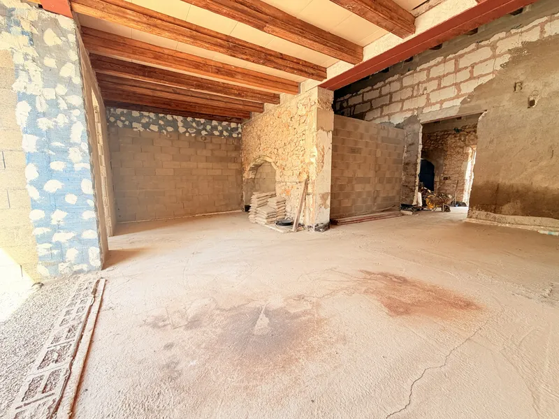 Townhouse for renovation with building permit – with great room concept and pool in Sant Llorenç — photo 8