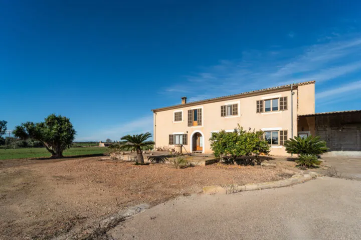 Country house near Es Trenc — 356 m², 29,000 m², two independent floors — photo 1