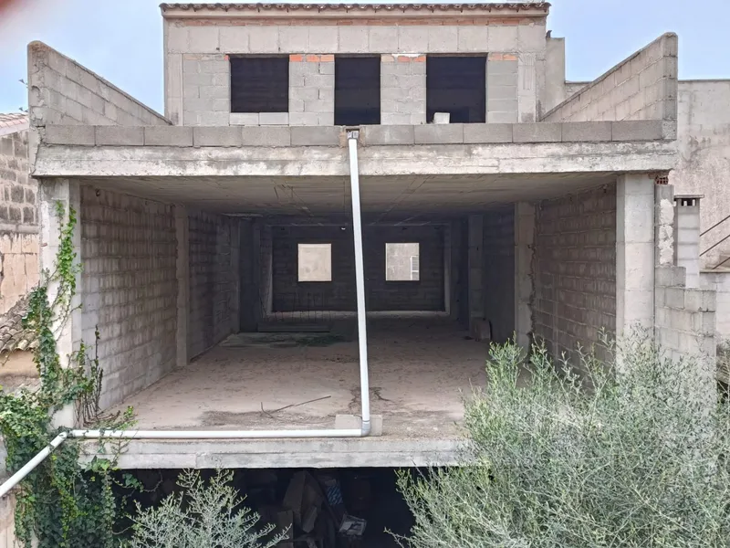 Property in the heart of Porreres with executed structure — photo 2