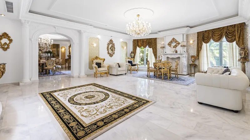 Exceptional villa in Badia Blava with large pool terrace and elegant furnishings — photo 6