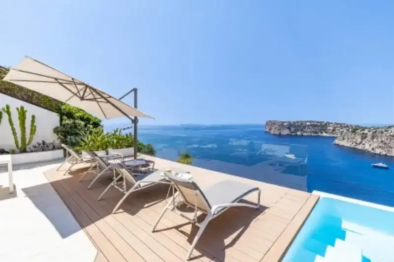 Impresionante villa con vistas al mar en Puerto Andratx Villa de 4/5 dormitorios y 6 ba&ntilde;os con espectaculares vistas al mar y puestas — photo 1