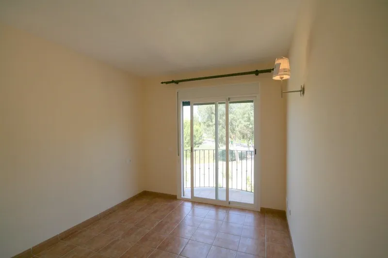 Unfurnished apartment in a beautiful location in Santa Ponsa, close to the centre 1 — photo 5