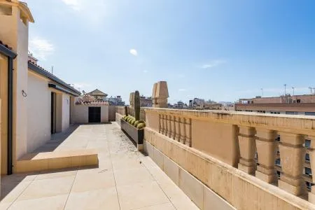 Building - Palma de Mallorca (Centro), Built Surface 2500m², 3 Distance to the sea, Lift — photo 2