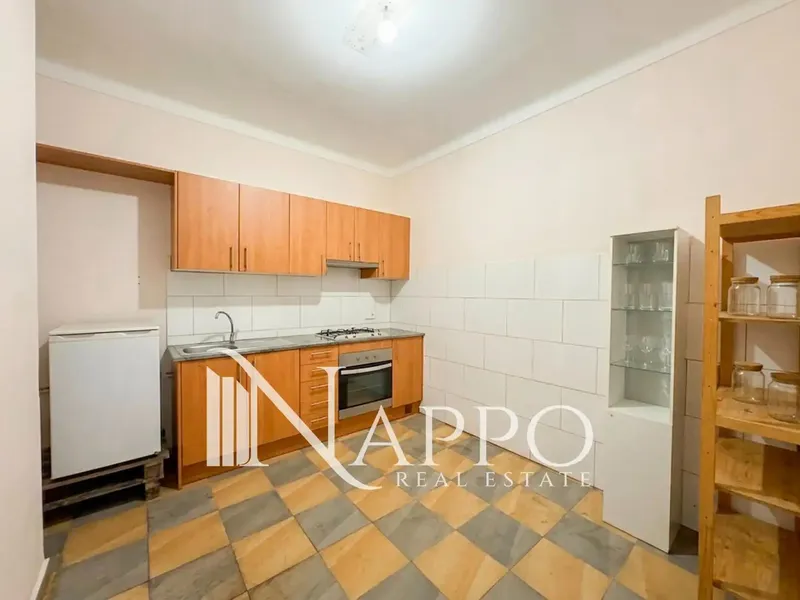 NAPPO Real Estate presenta este piso a reformar con terraza, situado en una primera planta de un edificio sin ascensor en la zona de Arenal, — photo 6