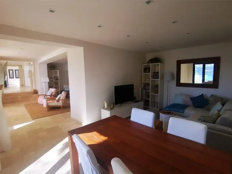 Esta villa moderna se ubica en la exclusiva zona de Cala Llamp en Port d´Andratx, y ofrece hermosas vistas al mar y puestas de sol. La villa — photo 7