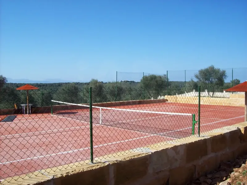 Unique opportunity in Manacor! Renovated hostel with 10 bedrooms, 8 bathrooms, garden, heated pool, tennis court and more — photo 4