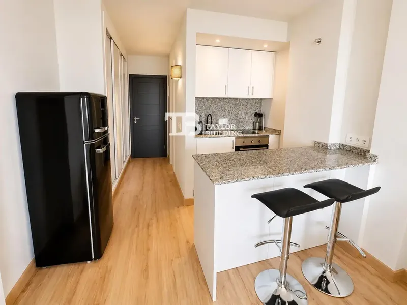 Taylor Building Real Estate sells this cozy renovated studio with sea views and balcony in Illetas, Calvià — photo 4