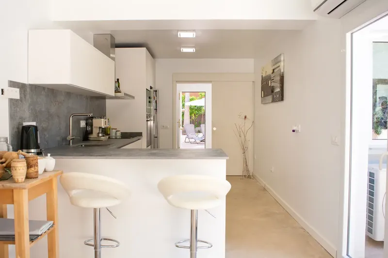 Modern detached house with pool, conservatory and roof terrace in a quiet residential area — photo 5