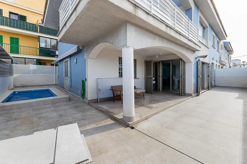 Ground floor with private terrace and pool, 260 m from the sea — photo 1