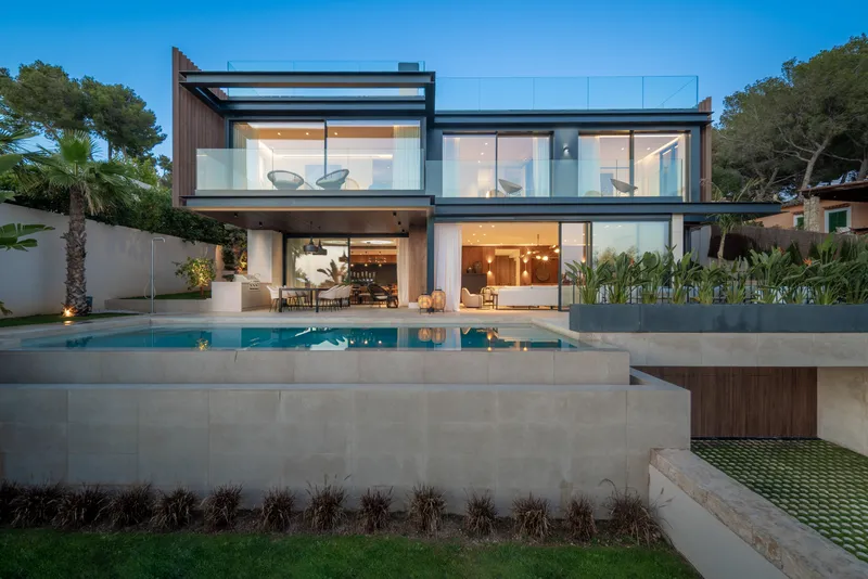 Luxurious new-build villa with sea views in a sought-after residential area — photo 1