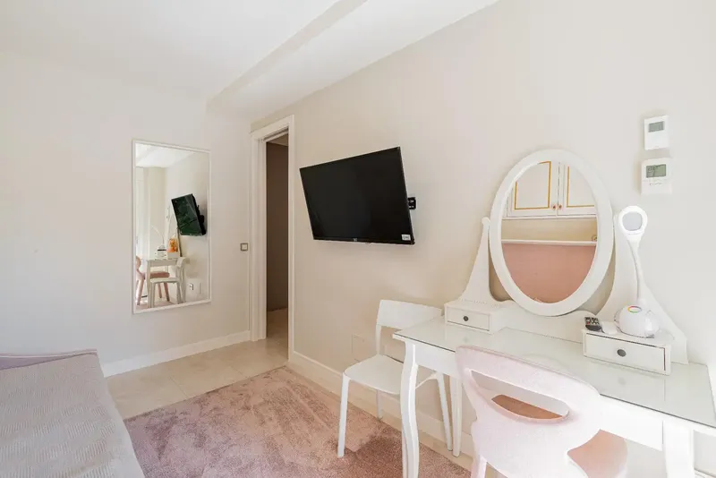 Discover this completely renovated apartment in one of the most exclusive communities in Portals Nous, with direct access to the — photo 11