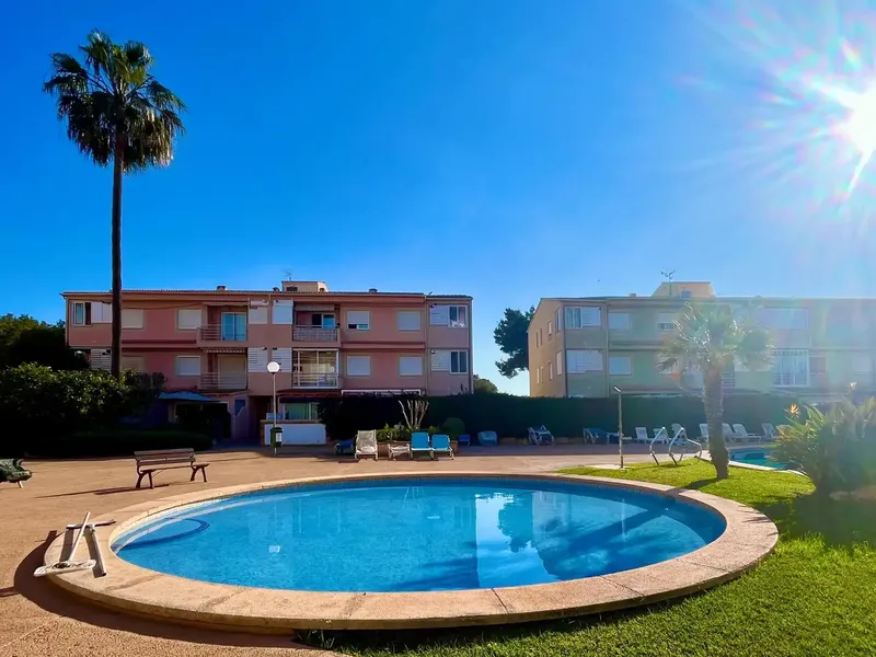 Apartamento con piscina en alquiler en Calle Pins 1 — photo 1