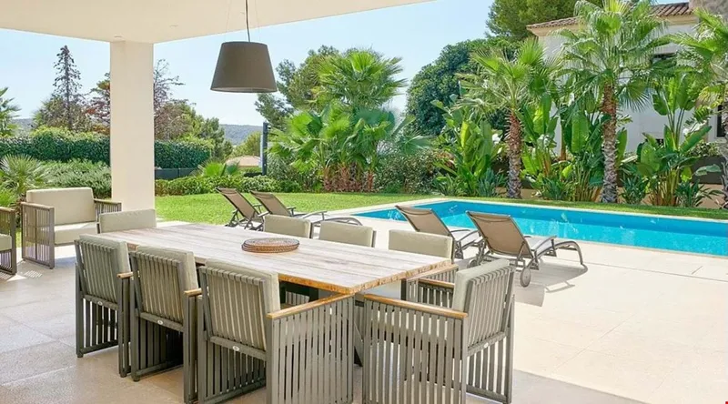 Five-bedroom contemporary designer villa with pool in Santa Ponsa — photo 2