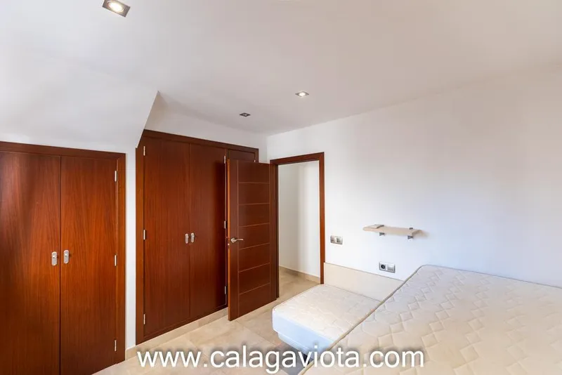 Semi-detached house — photo 12