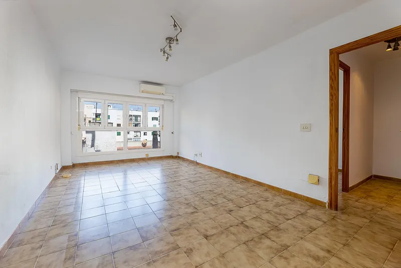 Apartment with elevator in Camp Redó area — photo 1