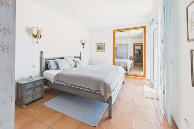 This tastefully furnished and bright apartment is located in a small, well-maintained residential complex with only 18 owners, ideal — photo 12