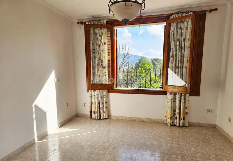 Village house to renovate in the town of Alaró. Very quiet area with access through a very quiet alley. — photo 7