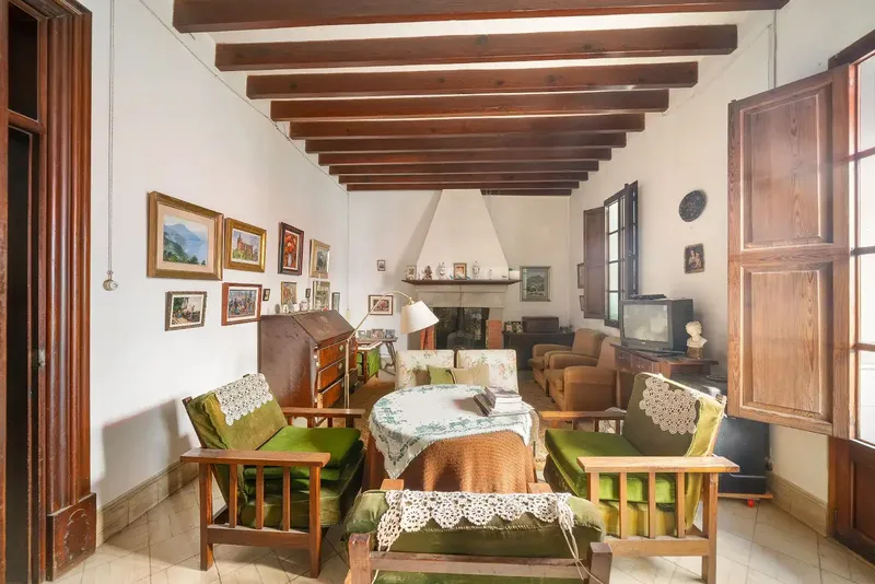 Charming manor house of 716 m2 in Sa Pobla on a plot of 323 m2, divided into 4 floors: The basement contains the wine cellar — photo 10