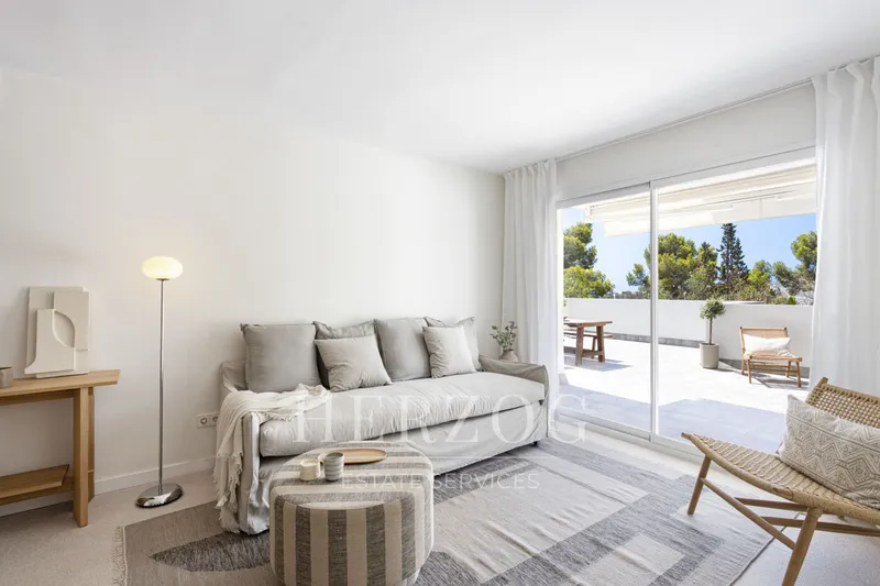 Refurbished sea view apartment in an exclusive location in Cas Català — photo 10