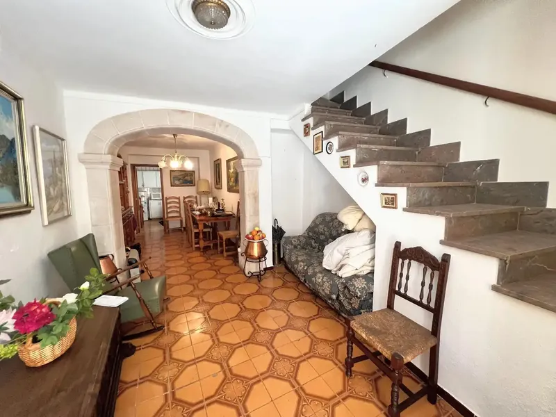 Quiet but central house in Pollensa with 3 bedrooms, 1 bathroom, living room, kitchen with dining area, patio, laundry room and rooftop terrace with — photo 2
