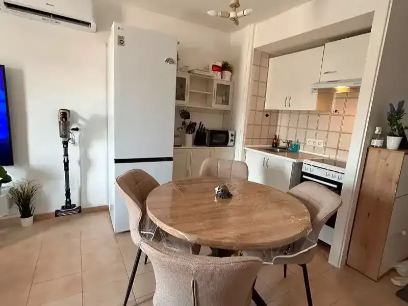 Bonito apartamento de una habitación amplia con cama de 1.90x 2, con armario empotrado y totalmente amueblado con muebles modernos y recién — photo 5