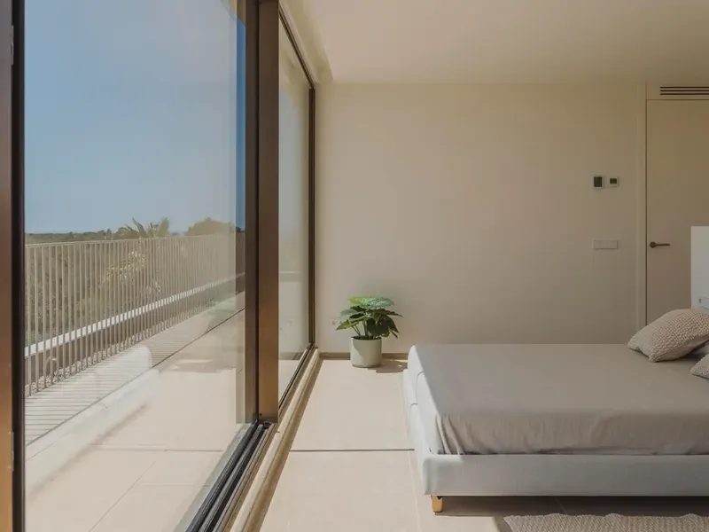 Exclusive villa in Son Gual II, Palma, with 2,006 m² plot and 403 m² built on three floors. — photo 8