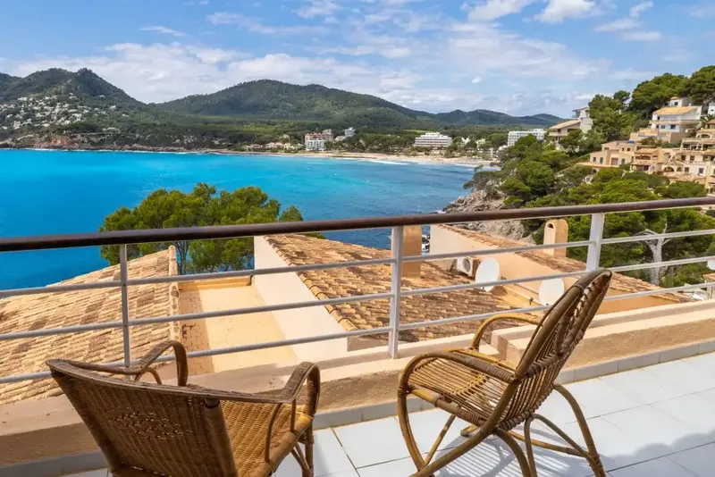 This impressive duplex in Canyamel offers stunning panoramic sea views and is just a few minutes' walk from the beach. — photo 2