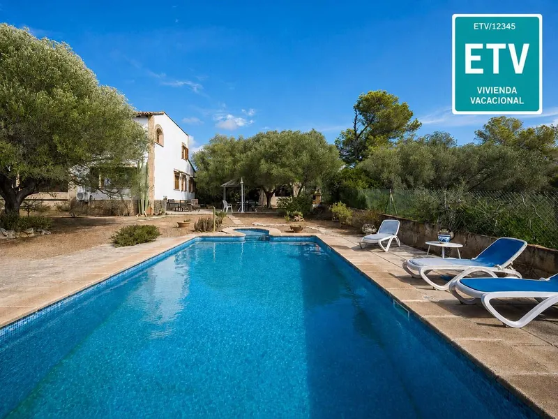 Villa with 4 bedrooms, 2 bathrooms, holiday license and pool for sale — photo 1