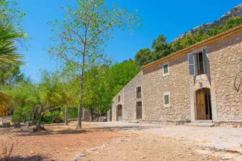 This is one of the few opportunities to buy an impressive and traditional finca and a piece of Mallorcan history to go with it. — photo 4