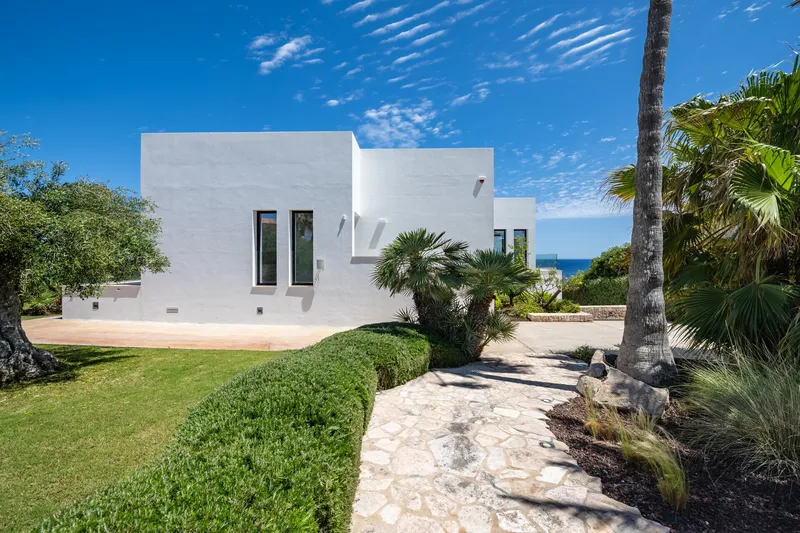 Front line villa with coastal views in Cala Murada — photo 6