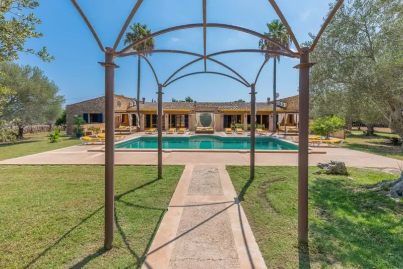 Exclusive Natural Stone Finca with Holiday Rental License in Canyamel – Mallorca — photo 4