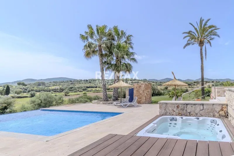 Mediterranean retreat with pool and ETV license in a peaceful setting near Porto Cristo — photo 1