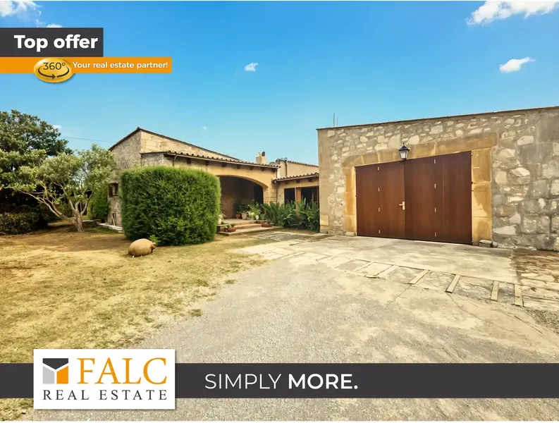Nestled in the dreamlike landscape of Port Nou, a property opens before you that is much more than a property: it is a place full of em — photo 1