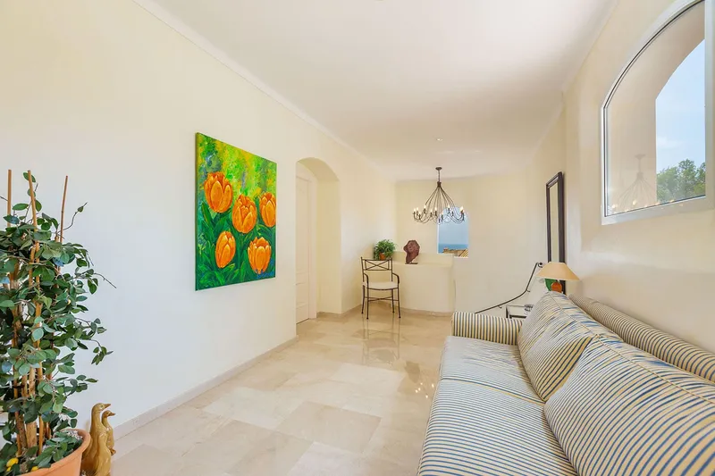 Mediterranean villa in quiet prime location near harbour and golf course — photo 9