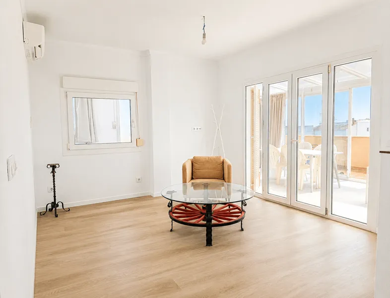Penthouse with Sunroom & XXL Terrace for Long-Term Rent — photo 3