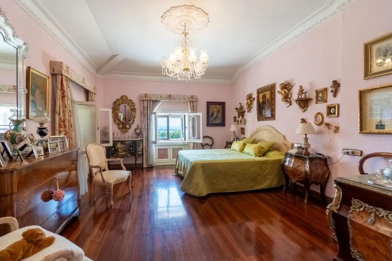 A stately home with character — photo 12