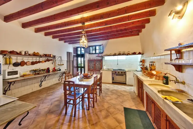 This spectacular rustic finca dating from the 17th century is located on a huge plot of more than 400,000 m2 between Montuïri and Vilafranca de Bonany — photo 12