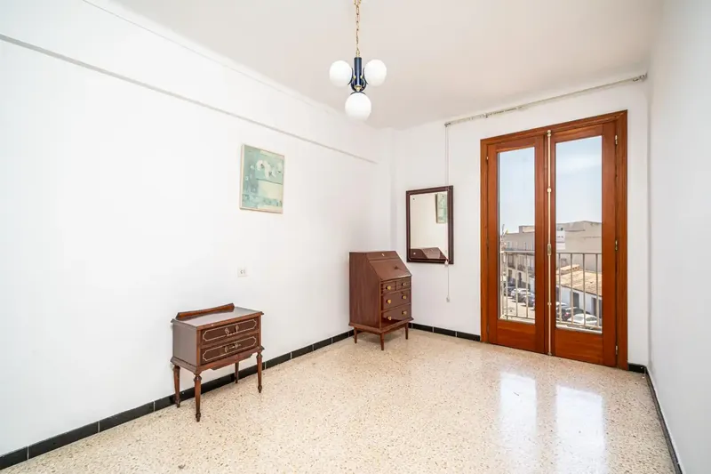 If you are looking for a spacious home with multiple possibilities, this 111 m² apartment is an excellent opportunity. — photo 12