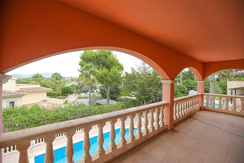 Lovely villa with garden and pool in a prestigious location in Santa Ponsa — photo 3
