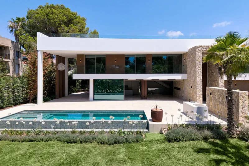 Modern new-build villa in an exclusive location in Santa Ponsa - Marcel Remus Real Estate — photo 1