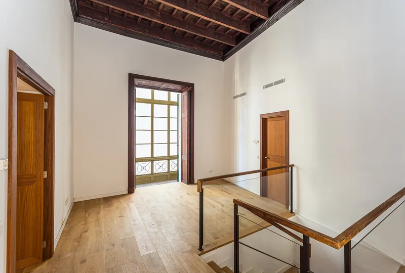 Duplex apartment in a stately building in Palma — photo 6