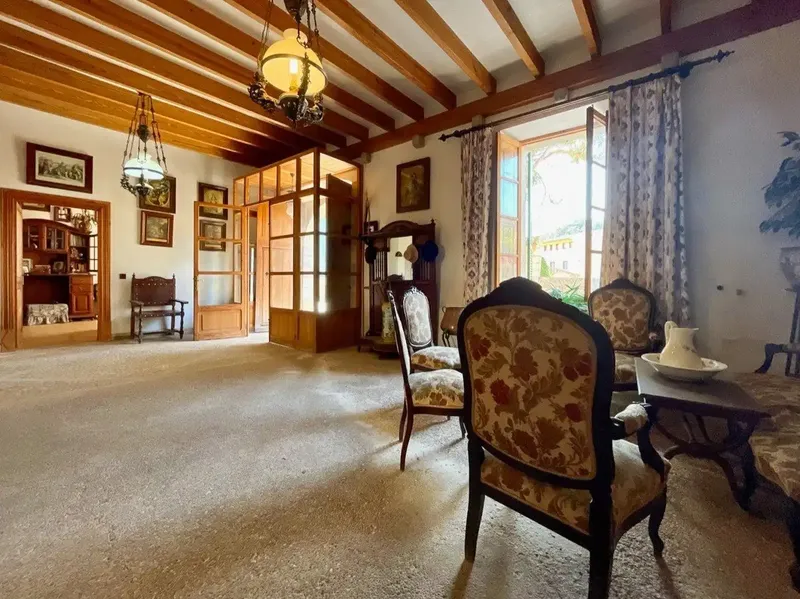 We are pleased to present the most emblematic house in the village of Mancor de la Vall, located in the very center — photo 4