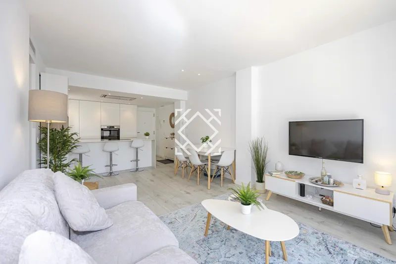 Modern and bright flat for sale close to the sea in Puerto de Alcudia, Mallorca. — photo 1