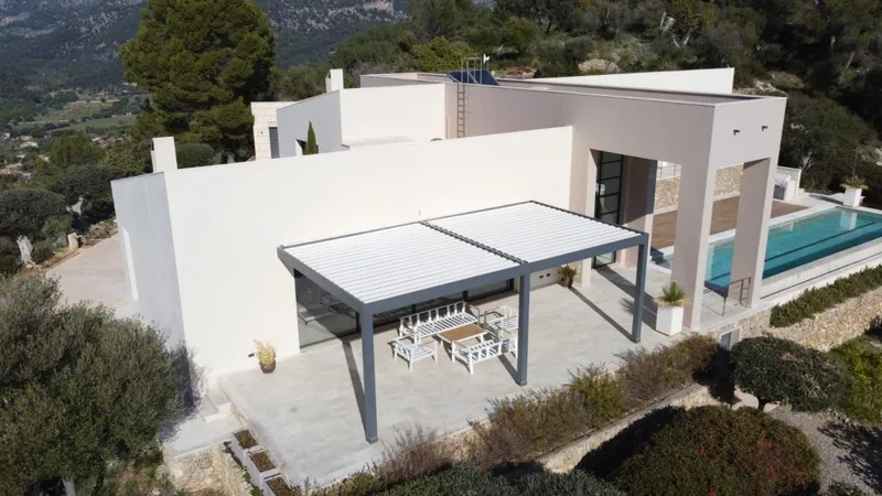 Stunning Contemporary Country Home with Luxury Finishes Throughout and Breathtaking Views of the Countryside — photo 7