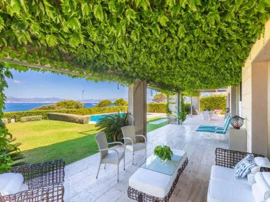 Designer villa on the first sea line — photo 4