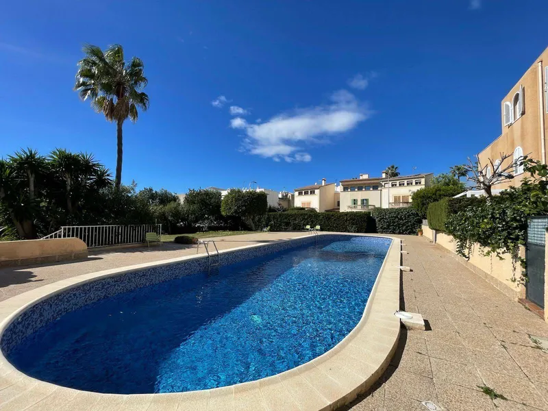Lovely townhouse with pool and garden — photo 1