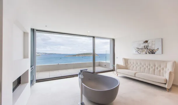 Mansion with access to the sea in Cala Vinyas — photo 5