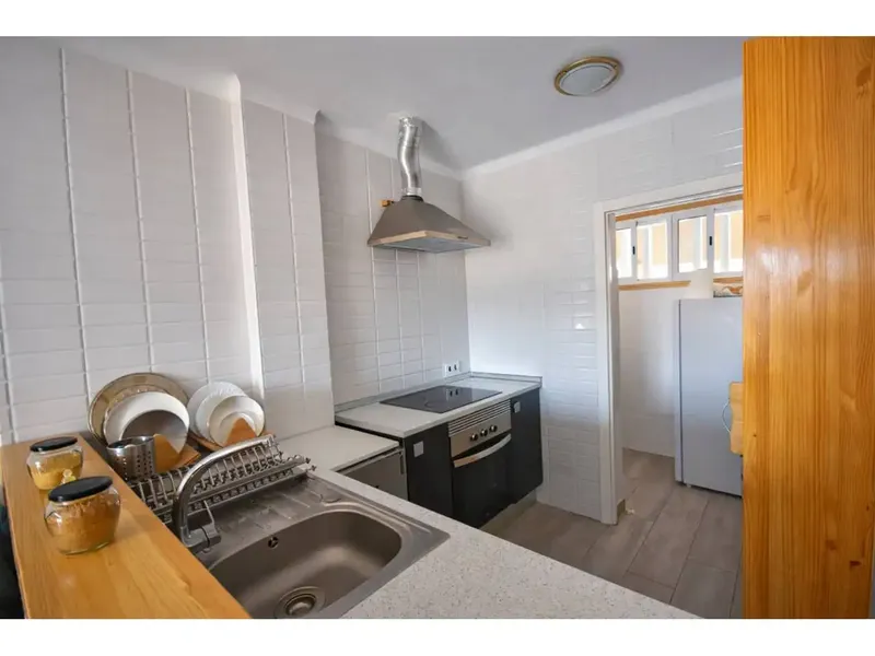In a lively area, near the beach and very well connected, we have this penthouse offering a very sunny terrace of about 22 m2 — photo 11